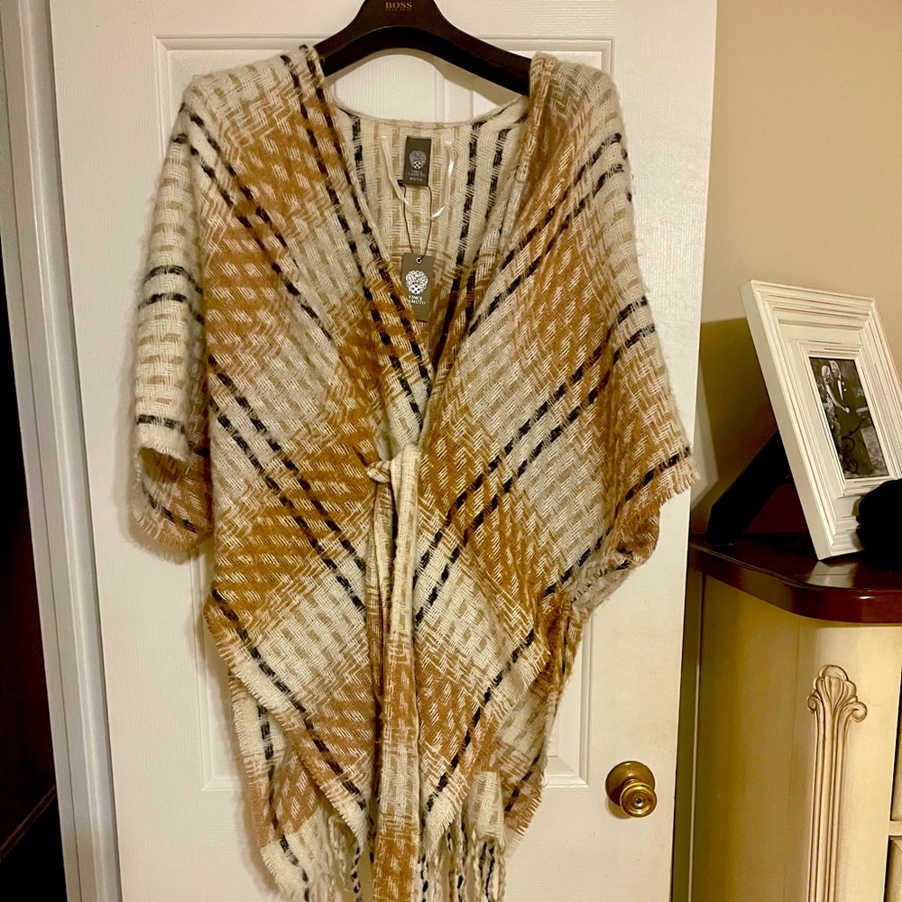 Vince Camuto Fleece poncho wrap
